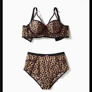 Torrid Betsy Johnson bra and panty set